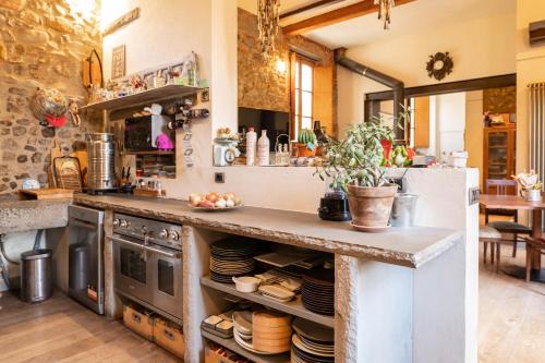 Otomo, Garden Home with Private Parking