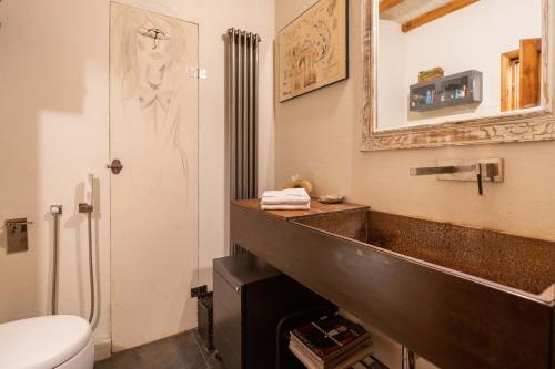 Otomo, Garden Home with Private Parking