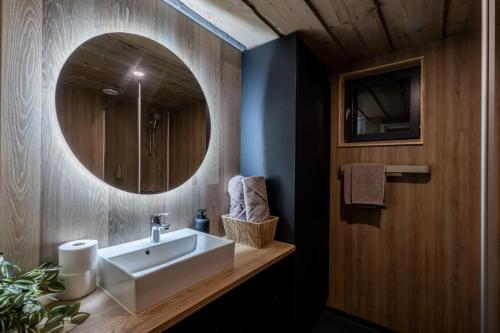 a bathroom with a sink and a mirror at Aurora Lake Lodges in Ranua