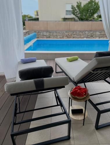 Holiday home near sea with private pool