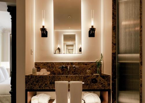 Hospes Puerta de Alcalá, a Member of Design Hotels