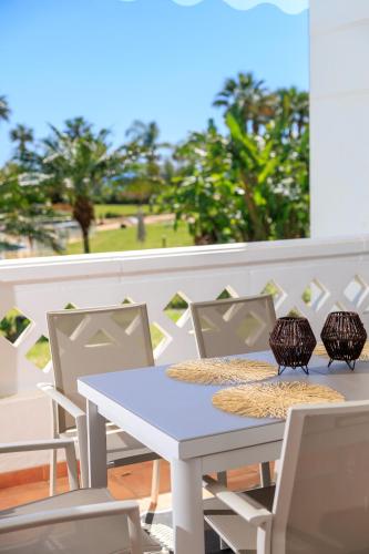 MARBELLA BANUS SUITES - Banús Playa Rocio, Brand New, Direct Access to the Beach, Terrace Direct Views of the Garden & Pool, 3-min Walk to Puerto Banús , Super Bright