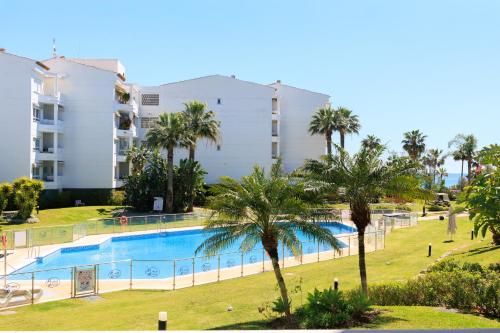 MARBELLA BANUS SUITES - Banús Playa Rocio, Brand New, Direct Access to the Beach, Terrace Direct Views of the Garden & Pool, 3-min Walk to Puerto Banús , Super Bright