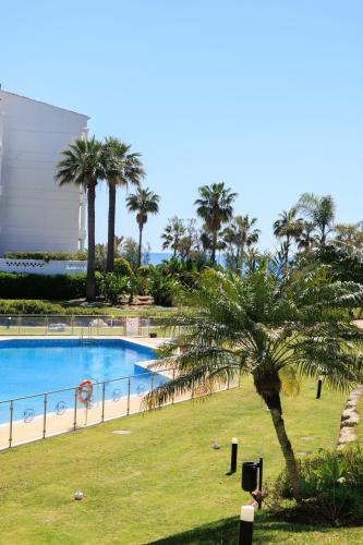 MARBELLA BANUS SUITES - Banús Playa Rocio, Brand New, Direct Access to the Beach, Terrace Direct Views of the Garden & Pool, 3-min Walk to Puerto Banús , Super Bright