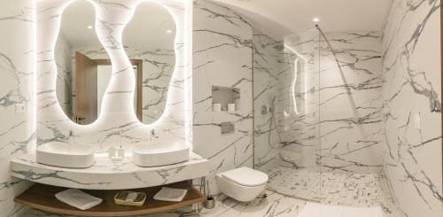 a bathroom with a sink and a mirror at Villa Milabel in Segraga