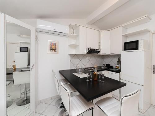 Apartments Roda - Comfort One Bedroom Apartment with Terrace Kate - ST
