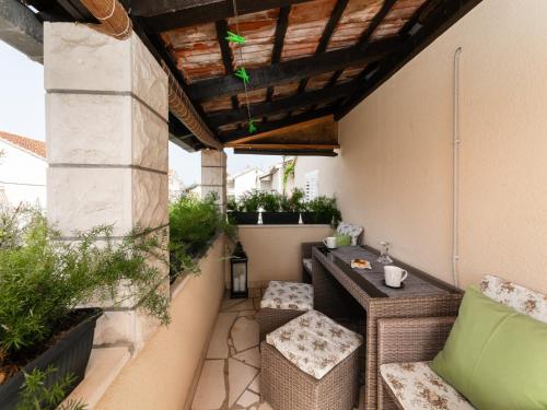 Apartments Roda - Comfort One Bedroom Apartment with Terrace Kate - ST