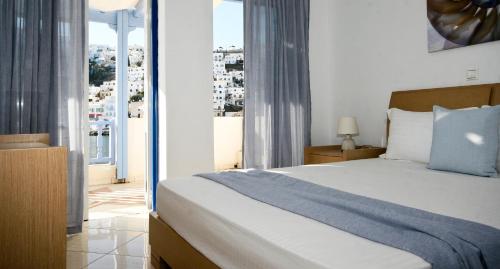 Postel nebo postele na pokoji v ubytování Vithos Seaside Aparthotel