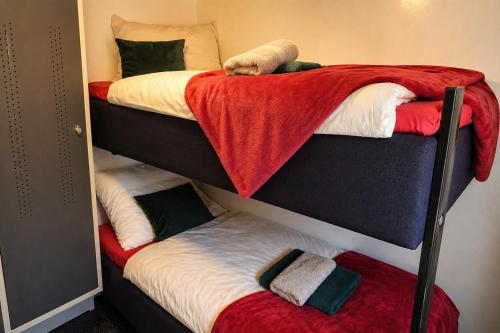 a couple of bunk beds in a room at Weinschlafwagen Bautzen in Bautzen