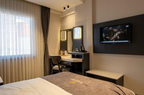 a hotel room with a bed and a desk at Selçuk Hotel in Konya