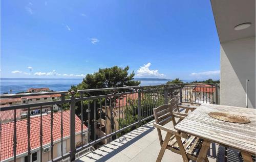 Stunning Apartment In Makarska With Lake View
