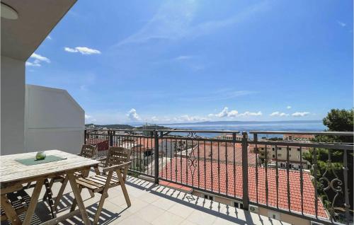 Gorgeous Apartment In Makarska With Lake View