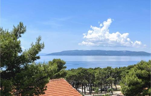 Gorgeous Apartment In Makarska With Lake View