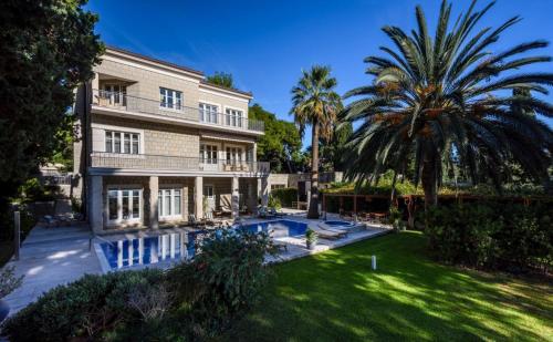 Luxury seafront Villa Castello Split near Old Town with private pool