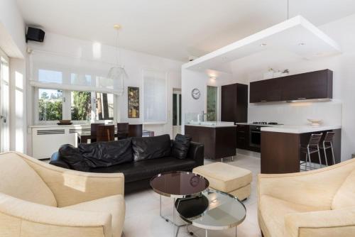 Luxury seafront Villa Castello Split near Old Town with private pool