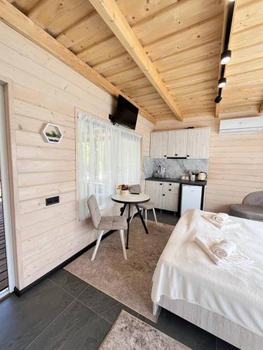 a room with a bed and a table and a kitchen at Vivat in Solochyn
