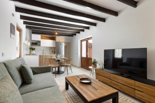 Roseta 1 by Escape Home