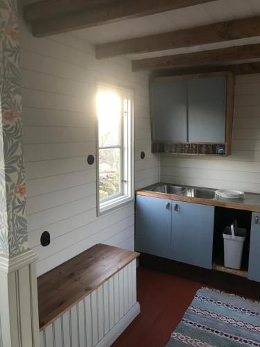 a small kitchen with a counter and a window at Fint Tiny house på Österlen in Sankt Olof