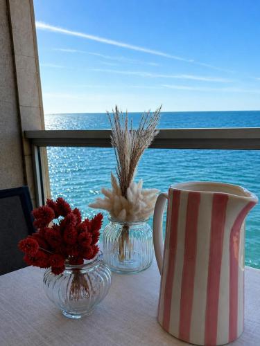 " Serendipity " Terrasse Vue mer, plage à pied, calme et parking privé
