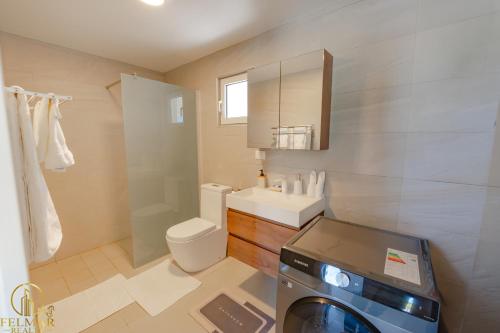 a small bathroom with a washer and dryer in it at Ideal accommodation for couples Sosúa, Santa Fe in Sosúa