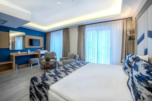 a hotel room with a bed and a desk at Downtown Sirkeci Hotel in Istanbul