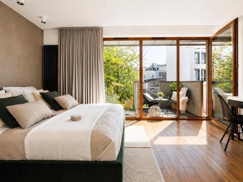 Boutique Old Town Perfect Apartment AC Parking WiFi Balcony