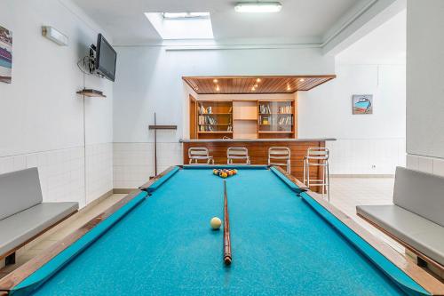 a billiard room with a pool table at HI Lagos - Pousada de Juventude in Lagos