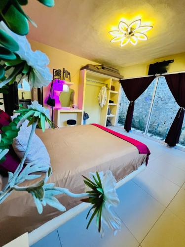 a bedroom with a bed with a flower on it at Casa de vacaciones completa in Acapulco