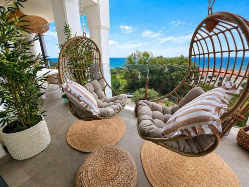 Bright apartment with seaview and a pool