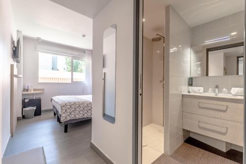 Koupelna v ubytování Sure Hotel by Best Western Saint-Raphael Le Dramont