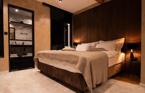 Carlina Amaris Suite