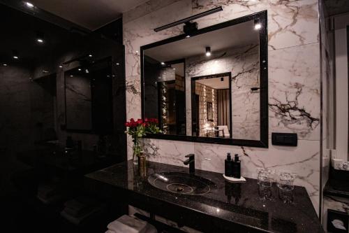 Carlina Amaris Suite