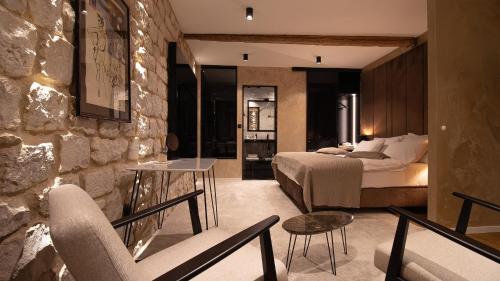 Carlina Amaris Suite