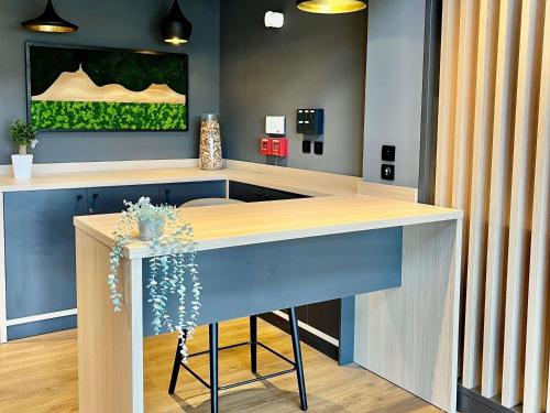 a bar with a blue counter in a room at ibis Clermont Ferrand Montferrand in Clermont-Ferrand