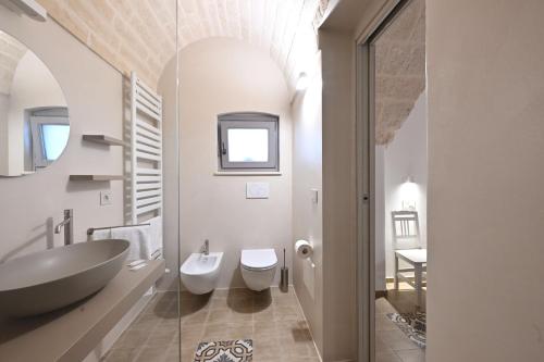 a bathroom with a tub and a sink and a toilet at Corte di Torre Spaccata in Torre Canne