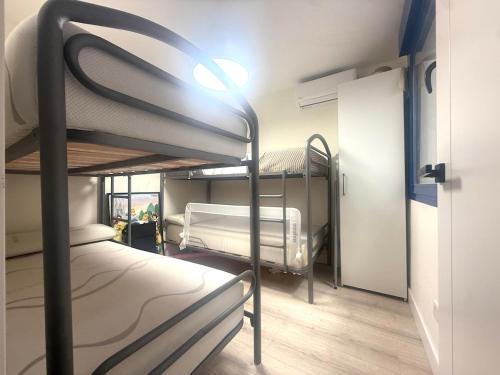 Céntrico con piscina y parking Terraza espaciosa