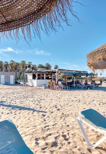 With ocean and pool views - Next to the beach - Private terrace