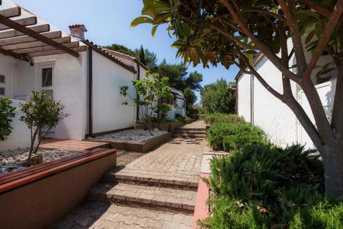 Runa - Cozy Little House Near the Beach