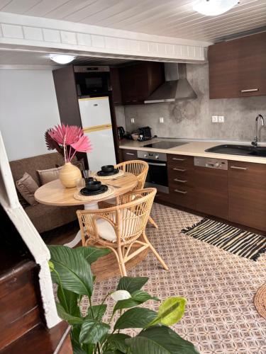 EVAGELIA'S APARTMENT Stylish Central stay!