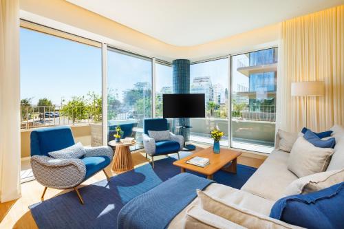 Seaview Bright Apartment - Oceanfront Luxury