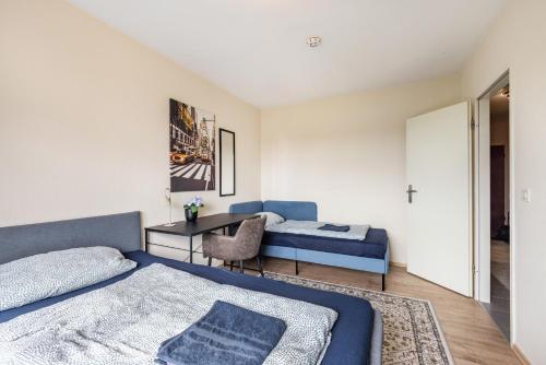 a bedroom with a bed and a desk and a bed at Panorama Suite Quickborn in Quickborn
