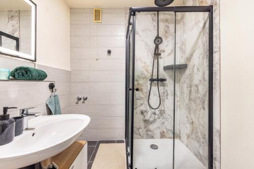 a bathroom with a shower and a sink at Panorama Suite Quickborn in Quickborn