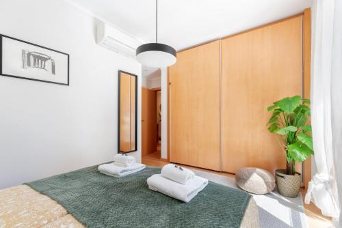 Privilege Apartment Ida with Rooftop Pool, Village Marina - Olhão