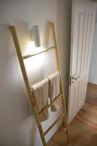 a ladder leaning against a wall next to a door at Villa Casalís in Cubas