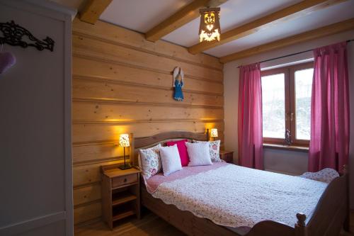 Ένα ή περισσότερα κρεβάτια σε δωμάτιο στο 4U Apartments - Zakopane