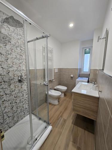 a bathroom with a shower and a toilet and a sink at DOMUS AISA appartamenti Formia centro in Formia