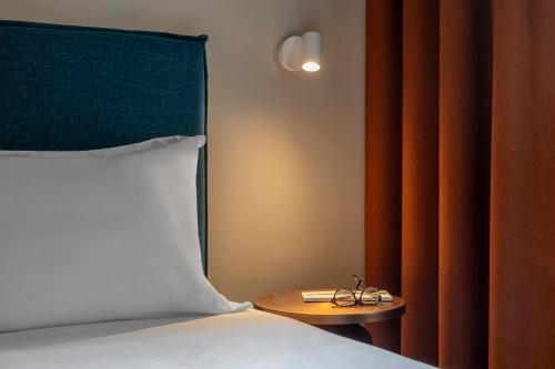 a bedroom with a bed and a table with glasses on it at RELSTAY - Vercelli Suites in Milan