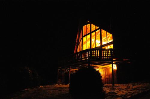 Фотография из галереи Carpathian Log Home в Бране