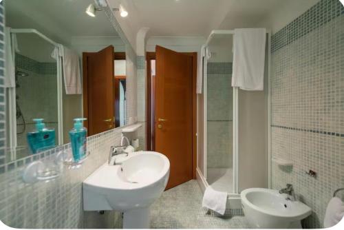 B&B Rifugio di Roma upon Metro B pvt bathroom pvt balcon