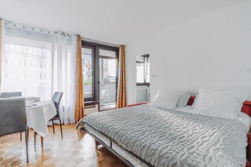 Perfect Appart Living-Staying in Paris - Sun & Eiffel Tower